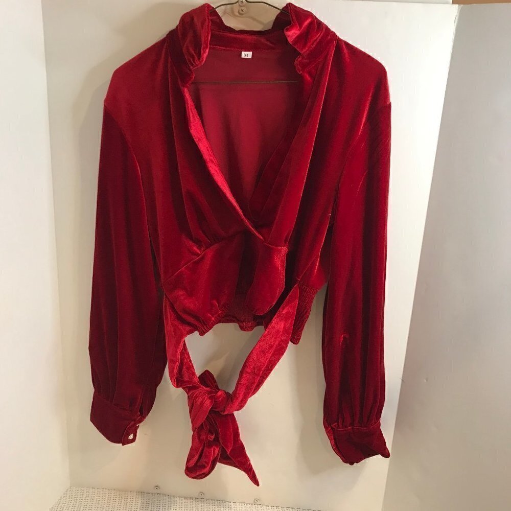 WOMENS SOLID FRONT SHIRRED CROP SHIRT SIZE M NWT